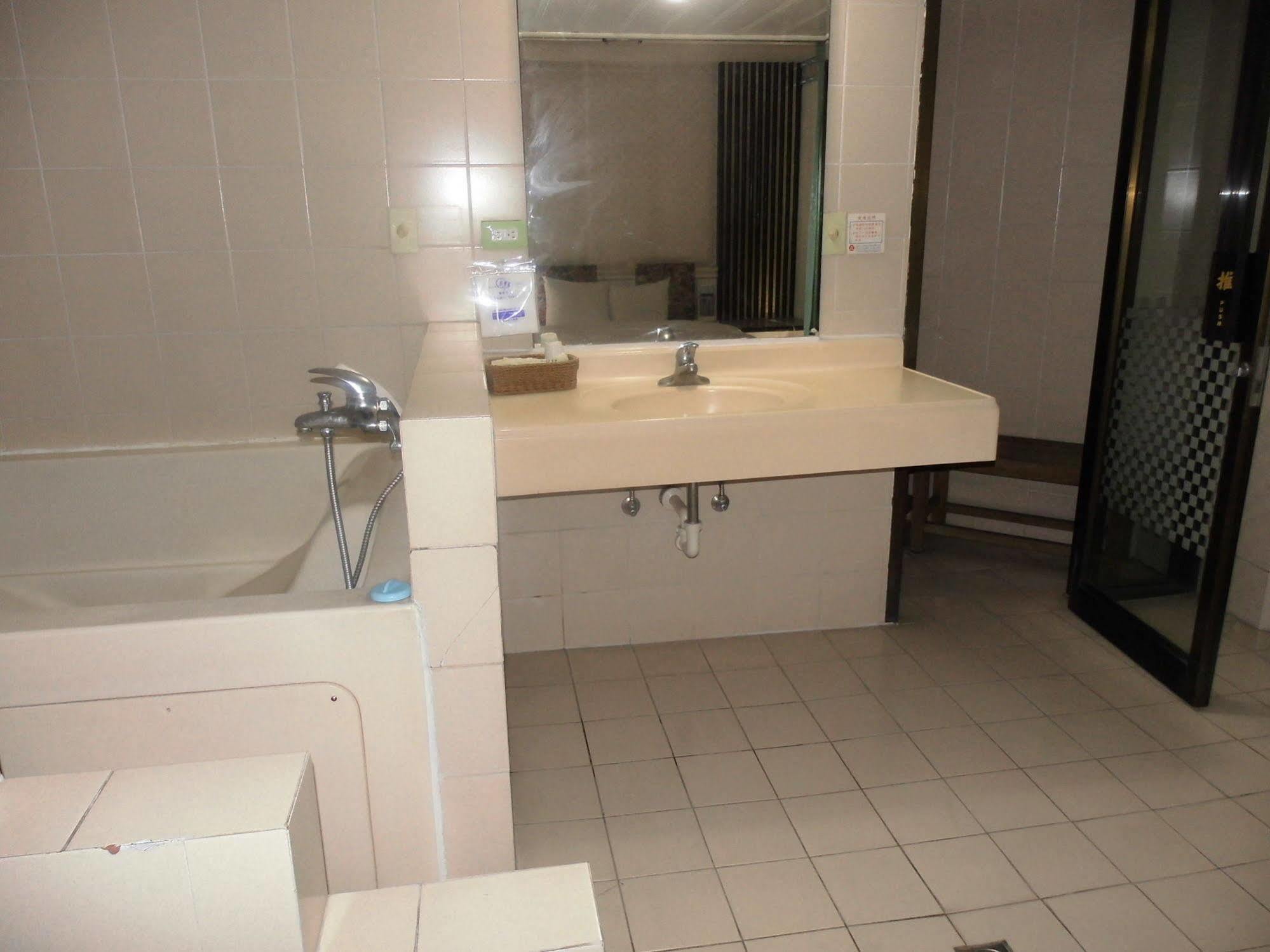 Modern Plaza Hotel Cao Hùng Ngoại thất bức ảnh